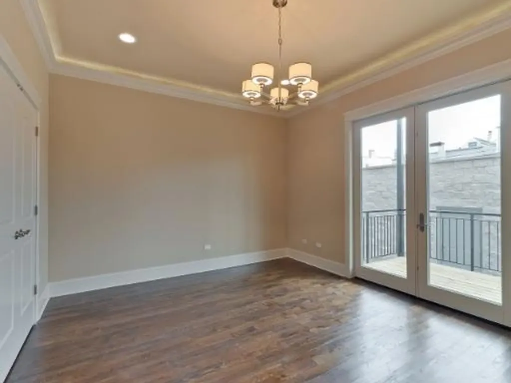 4355 South Lake Park Avenue Chicago IL 60653