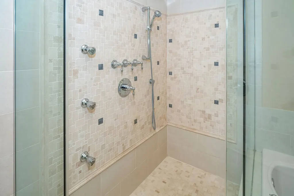 4355 South Lake Park Avenue Chicago IL 60653