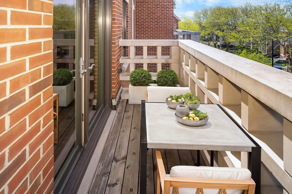 4355 South Lake Park Avenue Chicago IL 60653