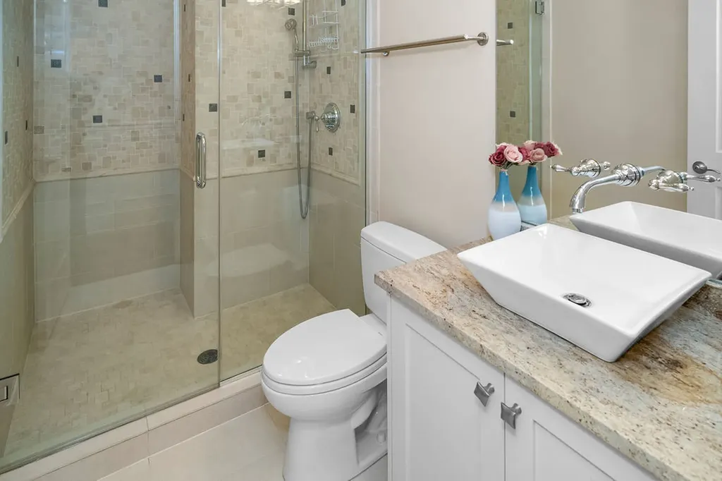 4355 South Lake Park Avenue Chicago IL 60653
