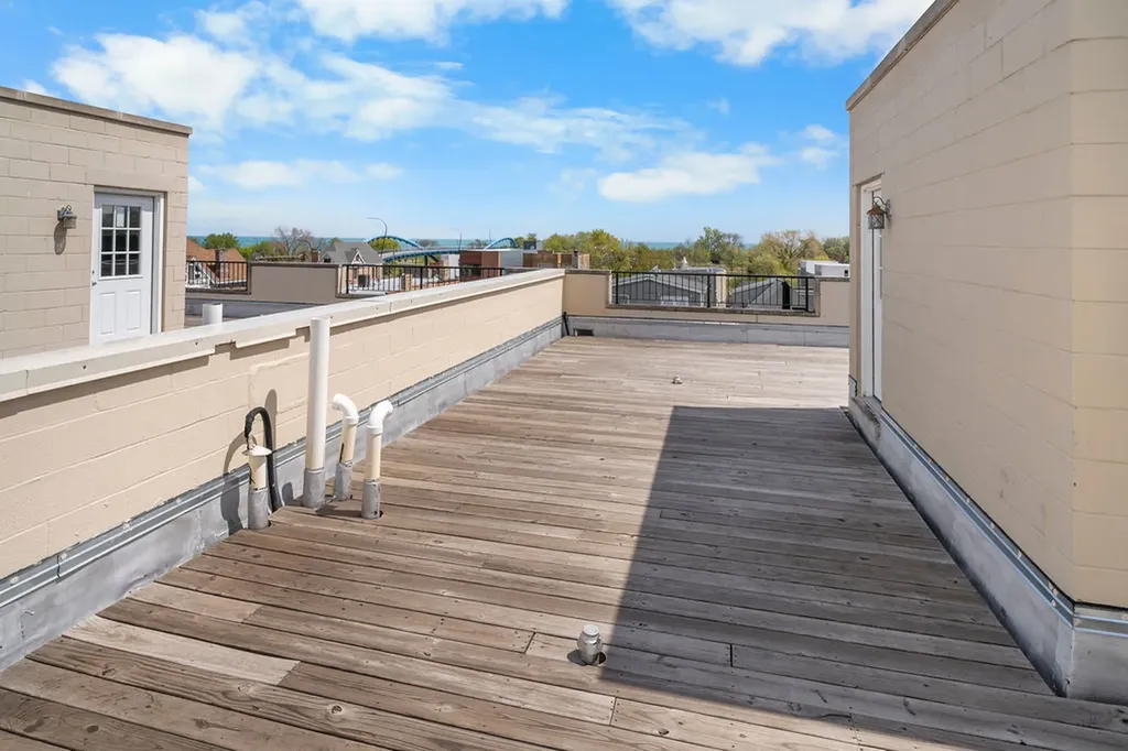 4355 South Lake Park Avenue Chicago IL 60653