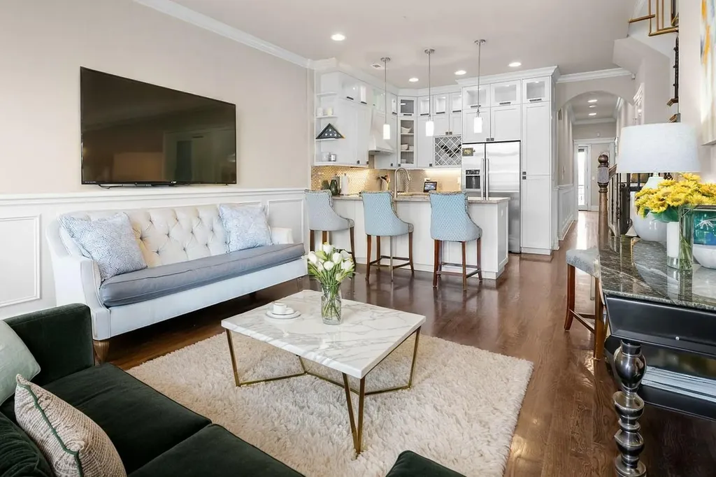 4355 South Lake Park Avenue Chicago IL 60653