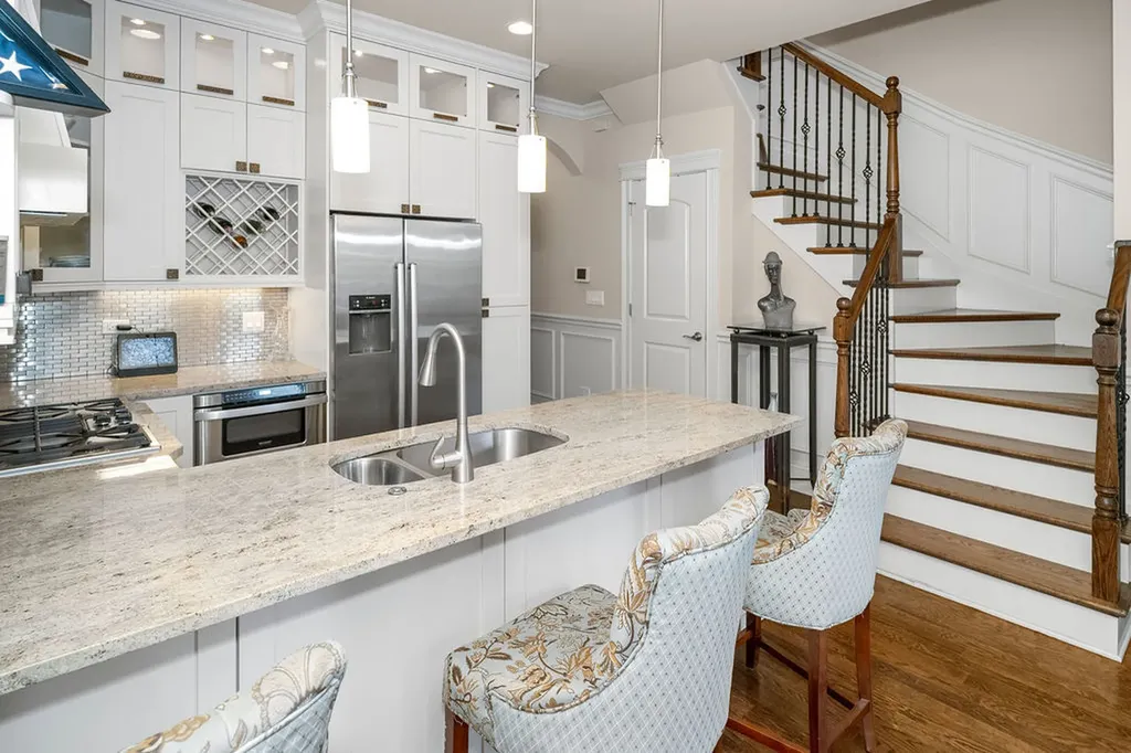 4355 South Lake Park Avenue Chicago IL 60653
