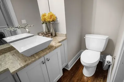 4355 South Lake Park Avenue Chicago IL 60653