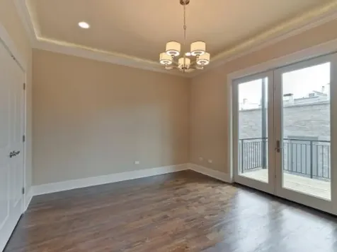 4355 South Lake Park Avenue Chicago IL 60653