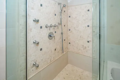4355 South Lake Park Avenue Chicago IL 60653