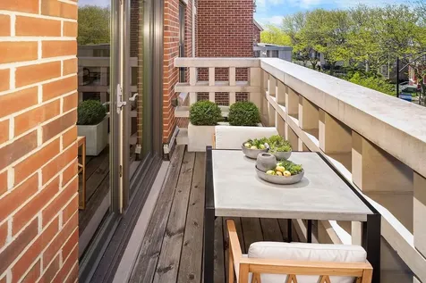 4355 South Lake Park Avenue Chicago IL 60653
