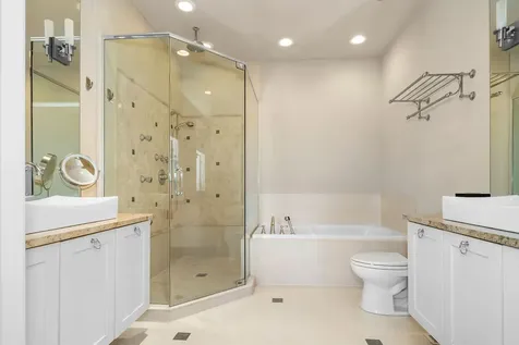 4355 South Lake Park Avenue Chicago IL 60653