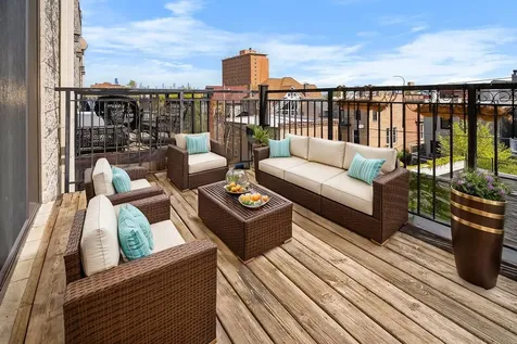4355 South Lake Park Avenue Chicago IL 60653