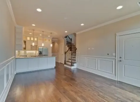 4355 South Lake Park Avenue Chicago IL 60653