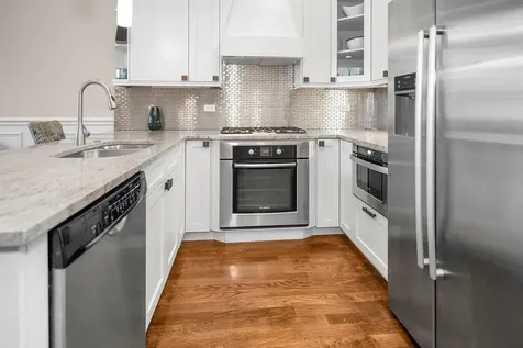 4355 South Lake Park Avenue Chicago IL 60653