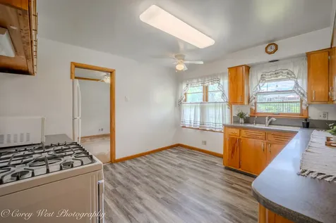 801 Lawnwood Avenue Dekalb IL 60115