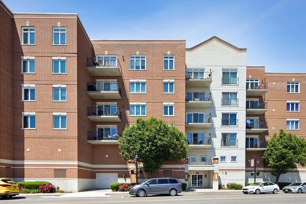8822 Brookfield Avenue Brookfield IL 60513