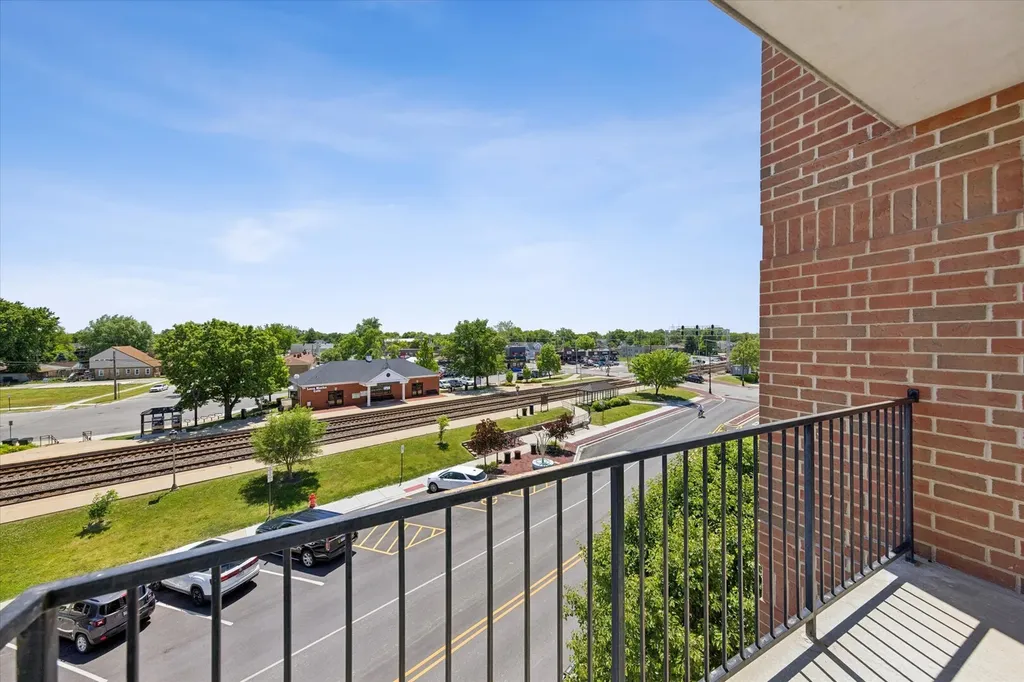 8822 Brookfield Avenue Brookfield IL 60513
