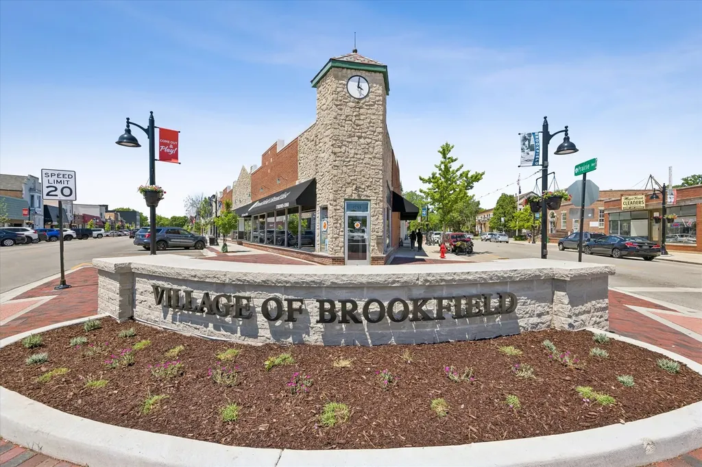 8822 Brookfield Avenue Brookfield IL 60513