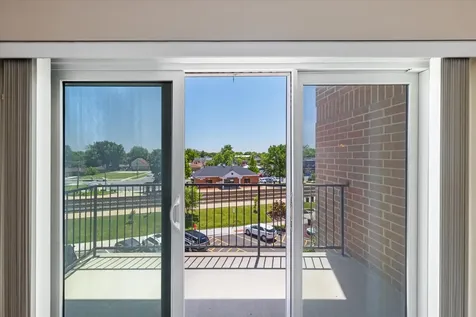 8822 Brookfield Avenue Brookfield IL 60513