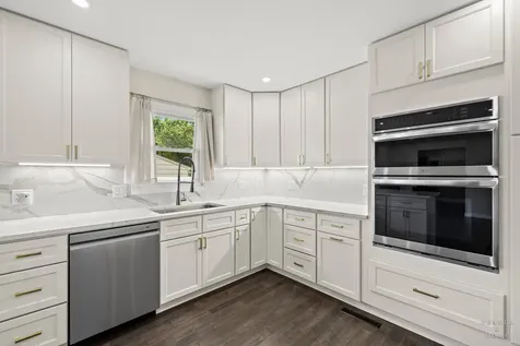 6910 Juniper Street Hanover Park IL 60133