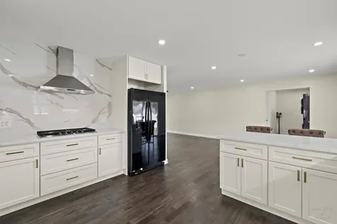 6910 Juniper Street Hanover Park IL 60133