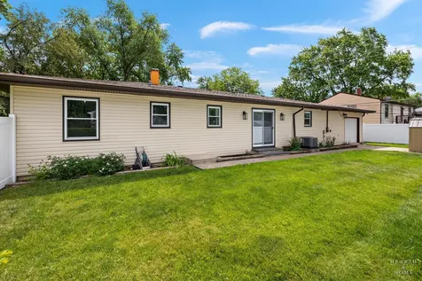 6910 Juniper Street Hanover Park IL 60133