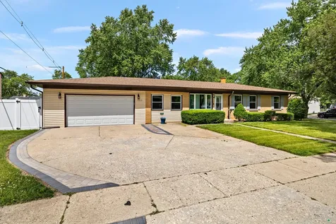 6910 Juniper Street Hanover Park IL 60133