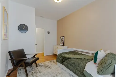 7028 North Ridge Boulevard Chicago IL 60645