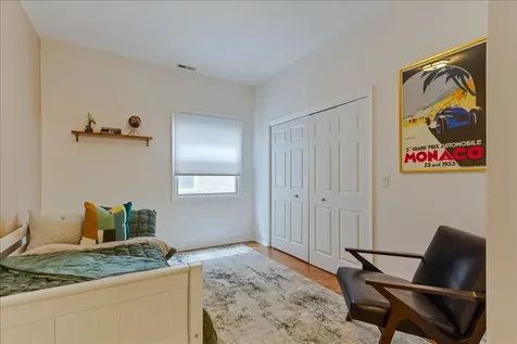7028 North Ridge Boulevard Chicago IL 60645