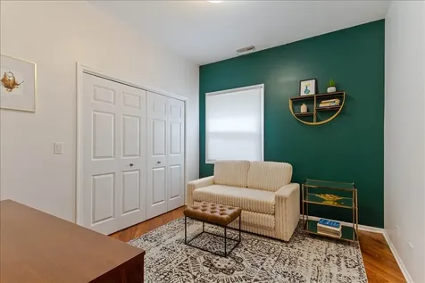 7028 North Ridge Boulevard Chicago IL 60645