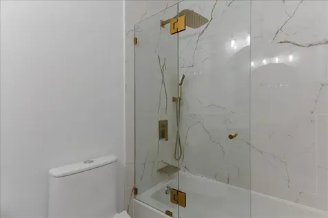 7028 North Ridge Boulevard Chicago IL 60645
