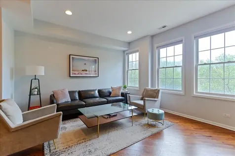 7028 North Ridge Boulevard Chicago IL 60645