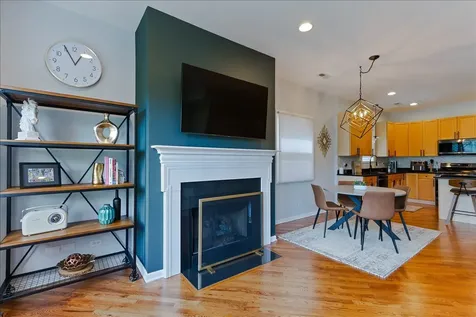 7028 North Ridge Boulevard Chicago IL 60645