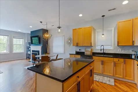 7028 North Ridge Boulevard Chicago IL 60645