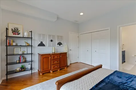 7028 North Ridge Boulevard Chicago IL 60645
