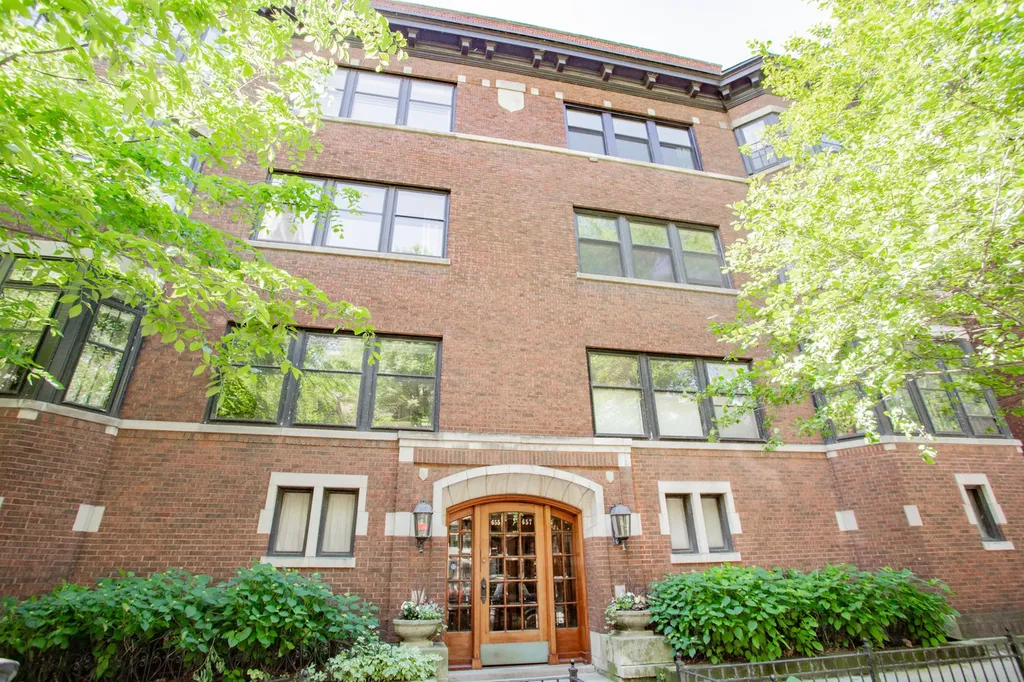 655 West Buena Avenue Chicago IL 60613