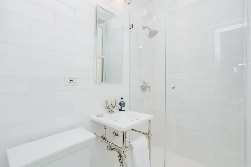 655 West Buena Avenue Chicago IL 60613