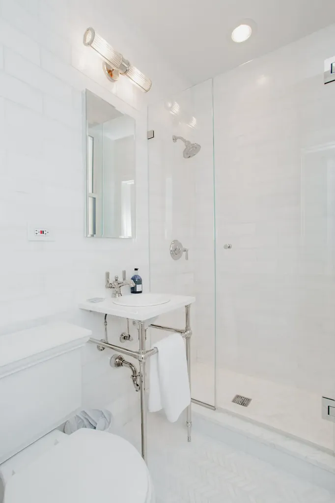 655 West Buena Avenue Chicago IL 60613