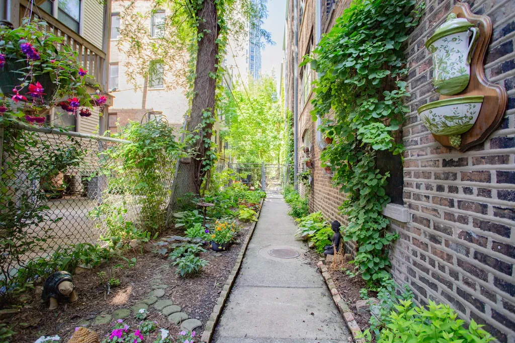 655 West Buena Avenue Chicago IL 60613
