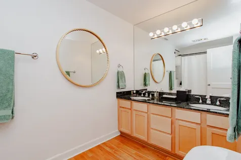 655 West Buena Avenue Chicago IL 60613