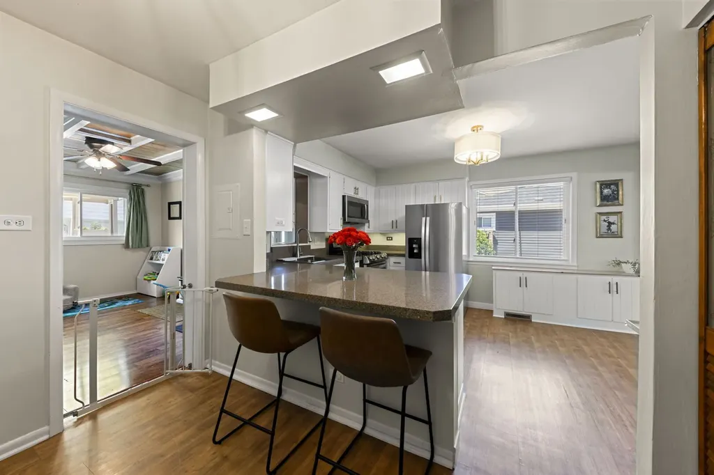743 West Vermont Street Villa Park IL 60181
