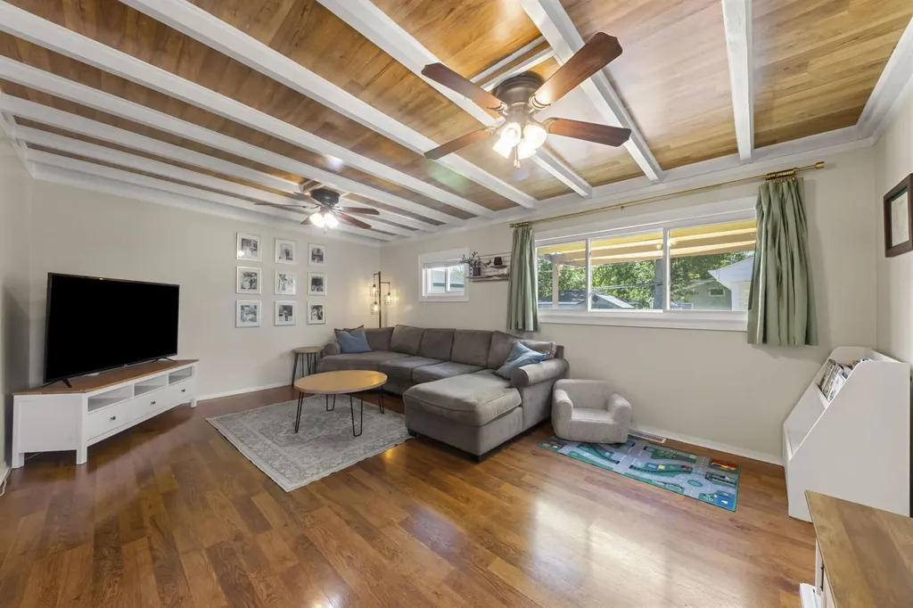 743 West Vermont Street Villa Park IL 60181