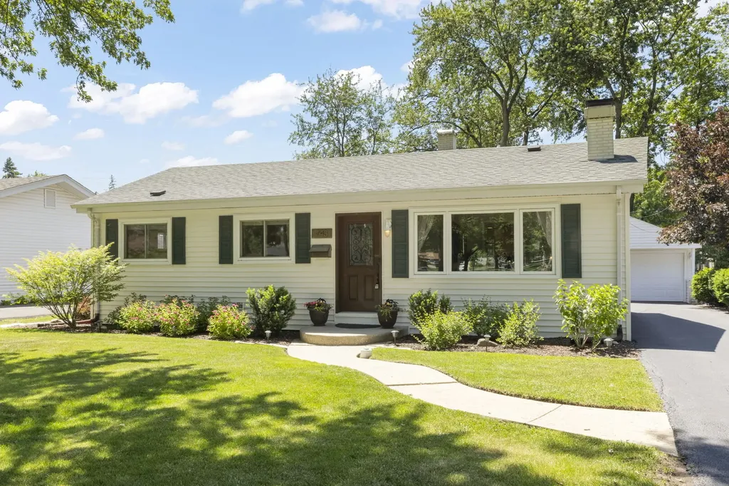 743 West Vermont Street Villa Park IL 60181