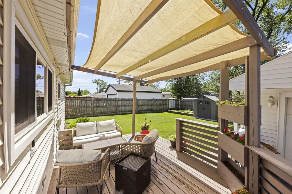 743 West Vermont Street Villa Park IL 60181