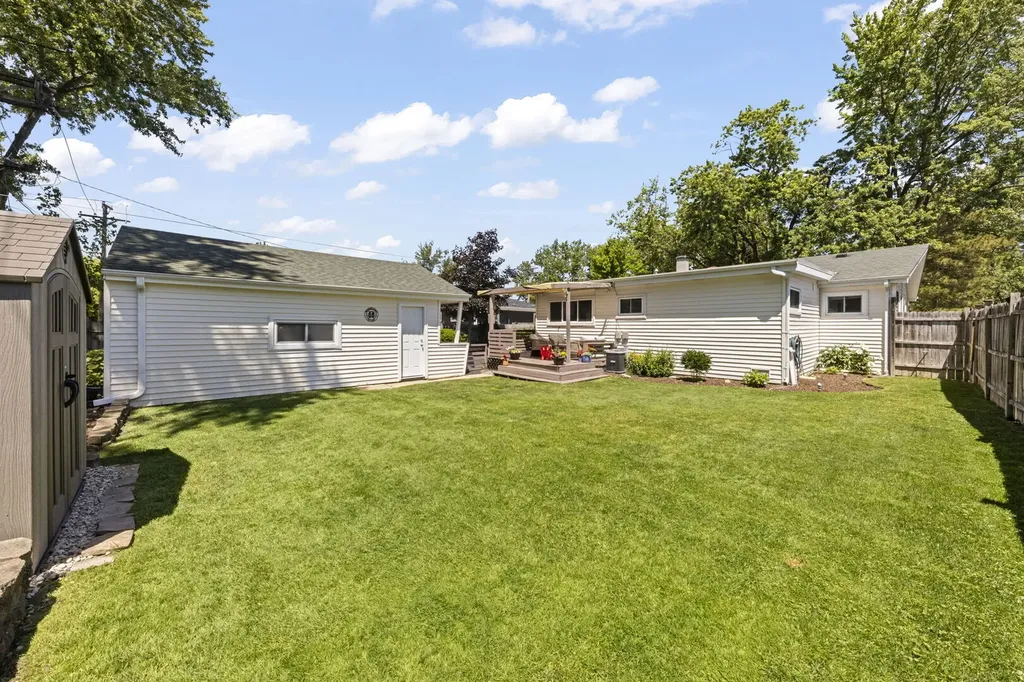 743 West Vermont Street Villa Park IL 60181