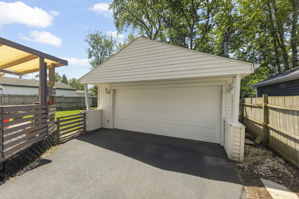 743 West Vermont Street Villa Park IL 60181