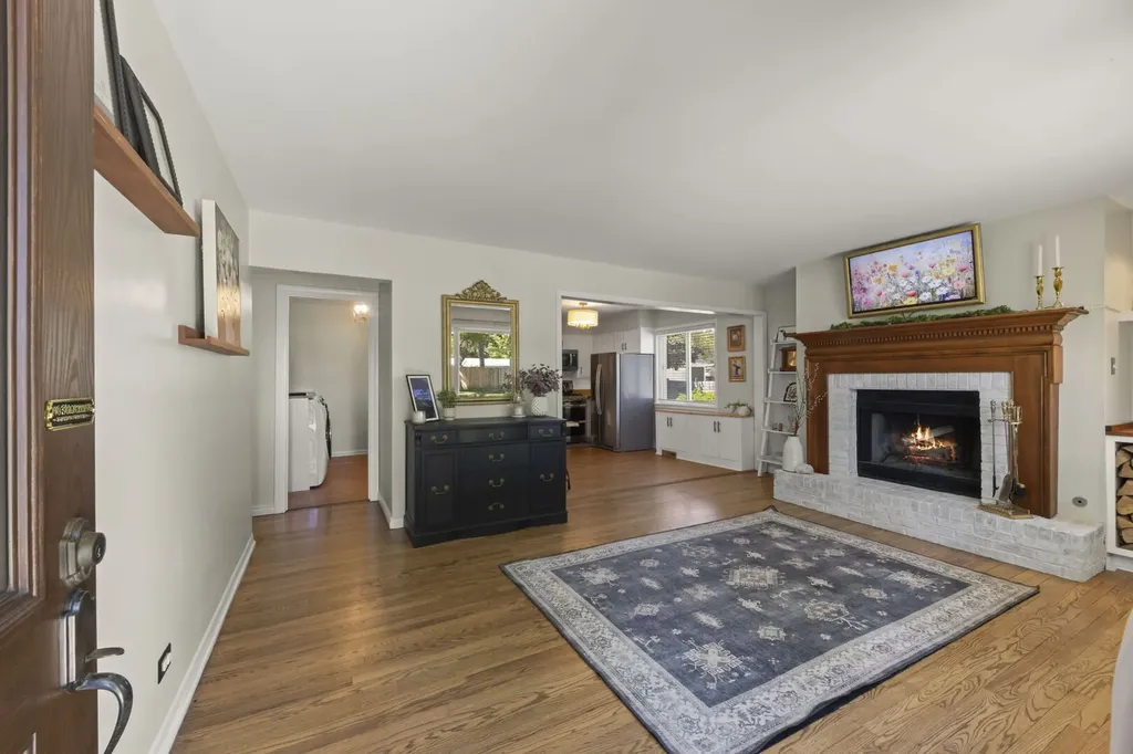 743 West Vermont Street Villa Park IL 60181