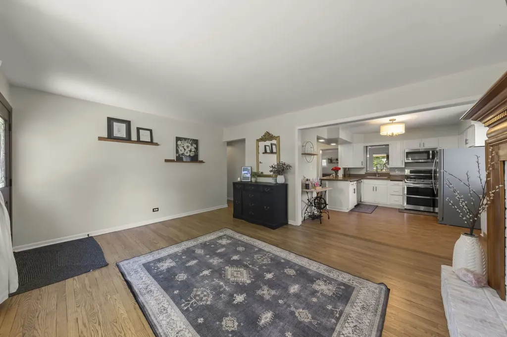 743 West Vermont Street Villa Park IL 60181
