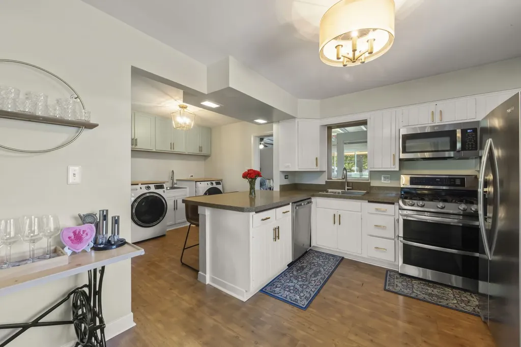 743 West Vermont Street Villa Park IL 60181