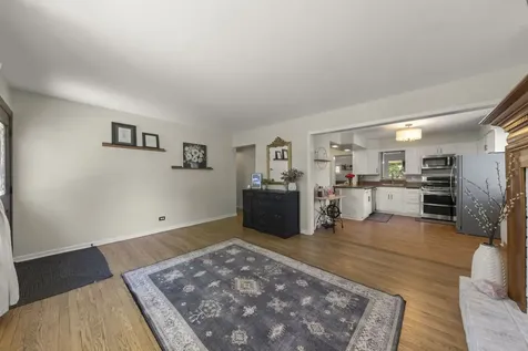 743 West Vermont Street Villa Park IL 60181