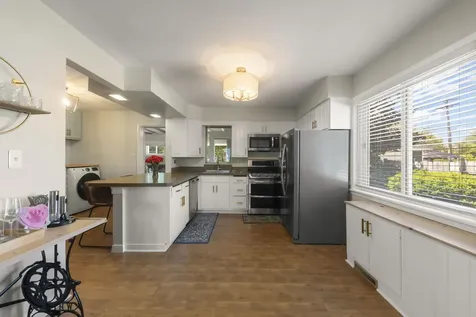 743 West Vermont Street Villa Park IL 60181