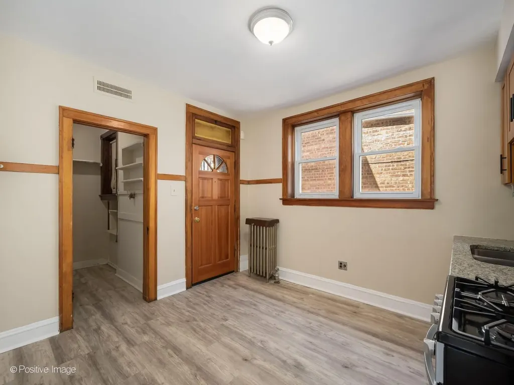5434 West Wellington Avenue Chicago IL 60641