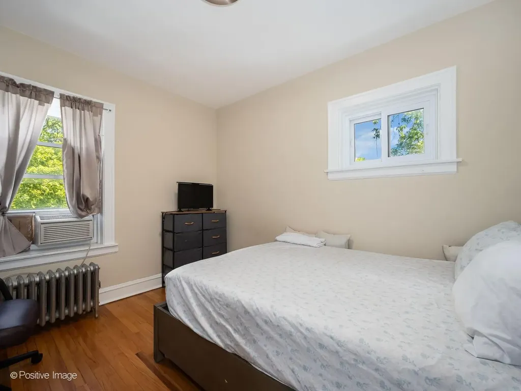 5434 West Wellington Avenue Chicago IL 60641